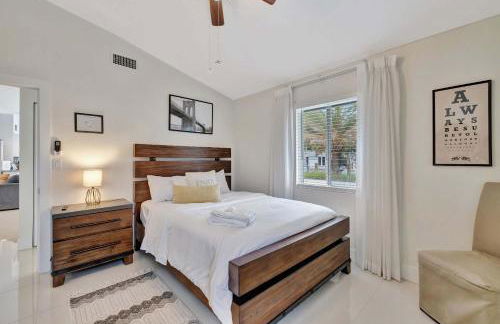 Waterfront Oasis w/ Enclosed Pool! - Foto 31