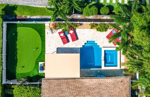 Walk to The Ave- Heated Pool, Spa, Golden Tee and Putting Green - mins to Beach- by Maven Vacation Rentals - Foto 48