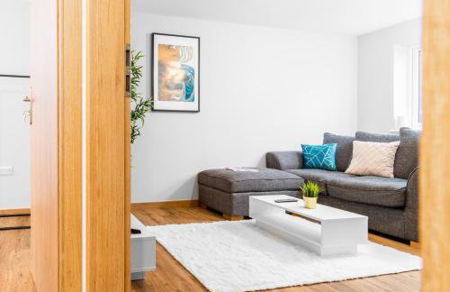 Modern 2 Bed Apartment - 2 Parking Spaces - Sleeps 3 - Netflix 1BS - Foto 18