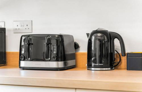 Spacious 3-Bed Home, Parking, Garden, Sleeps 7 - Foto 31