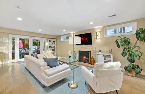 Oceanview Luxe Retreat with Rooftop - Foto 28