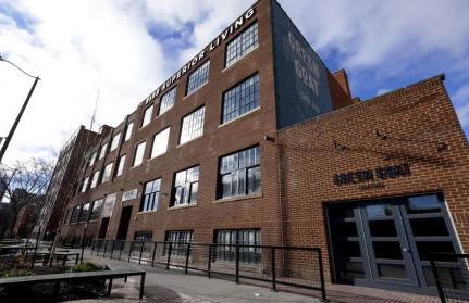 2125 Superior Living - Photo 30