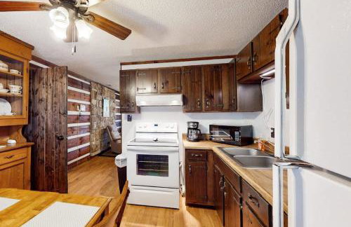 2 Bed 2 Bath Vacation home in Whittier II - Photo 7