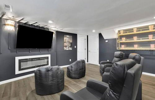 Luxury 7BR Buckhead Oasis w Pool Gameroom Firepit - Foto 7