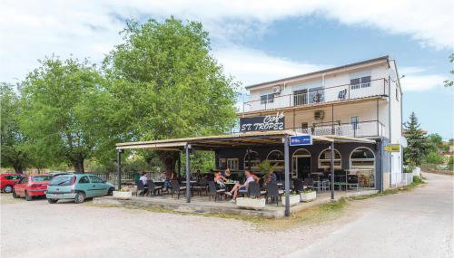 Three-Bedroom Apartment In Bilice - Photo 5