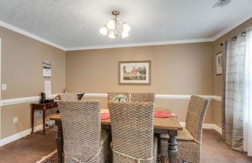 6BR Home • Spacious Yard + Grill • Peaceful Suburb - Foto 21