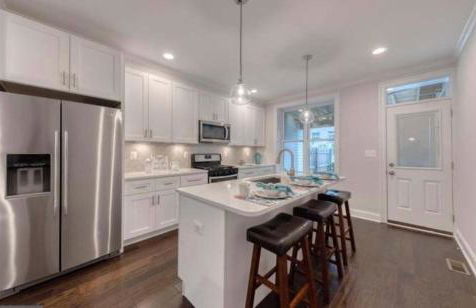 Beautiful Canton Home w/rooftop deck +Private parking - Foto 14