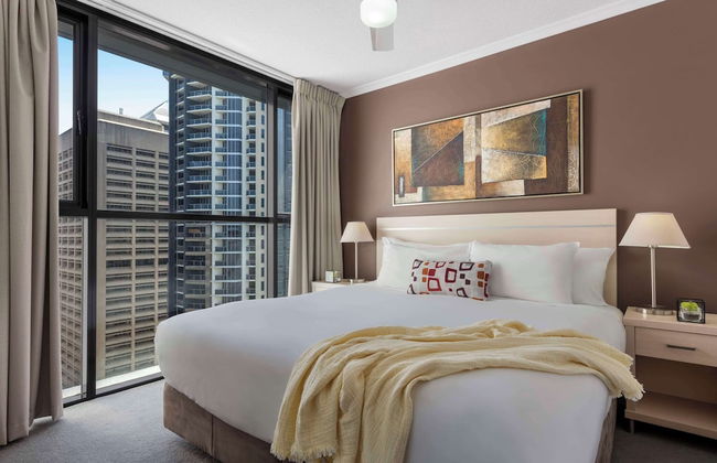 Oaks Brisbane River City Suites - Photo 12