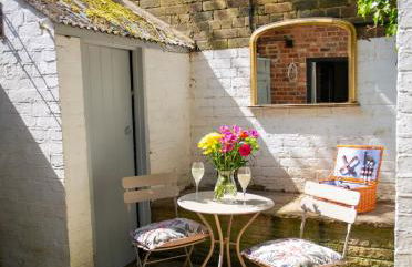 NEW Refurbished Cottage near Alton Towers Sleeps 6 Ashbourne Peak District Derbyshire - Foto 30