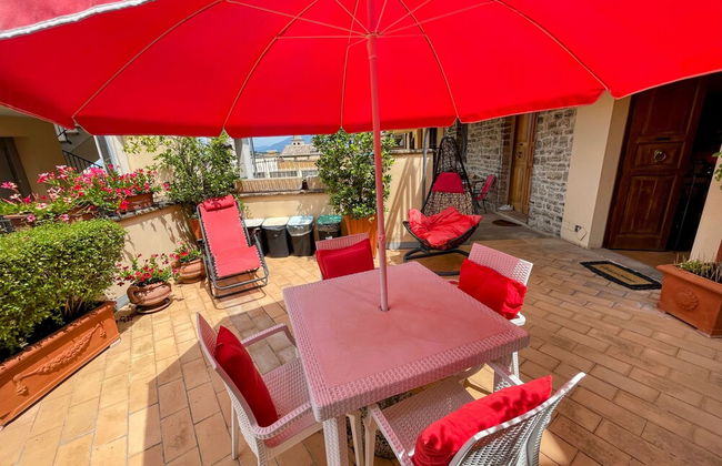 Central Spoleto Apartment With Large Sunny Terrace With Views - Photo 42