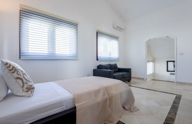 Beachfront 7BR Villa With Pool Maid Los Corales - Foto 80