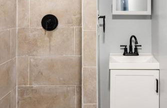 Euclid Near Lake Erie Cleveland king bed - Foto 35