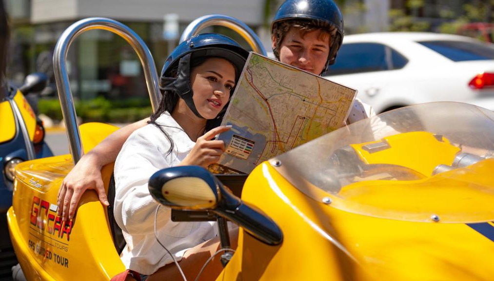Lo antiguo y lo nuevo: centro y casco antiguo - Tour en GoCar - Foto 2