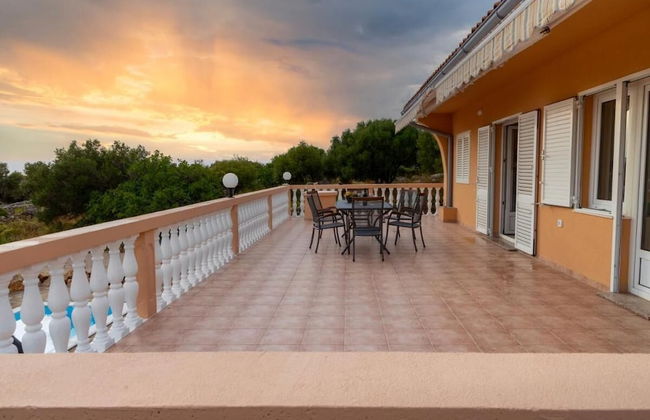 Villa Akulica With Heated Outdoor Pool and Seaview - Photo 16