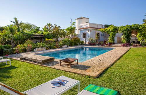 Exotic Beachfront Retreat Handcrafted Bohemian Luxury - Foto 30