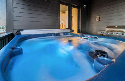 Designer Single Family House-Rooftop- Hot Tub - Foto 69