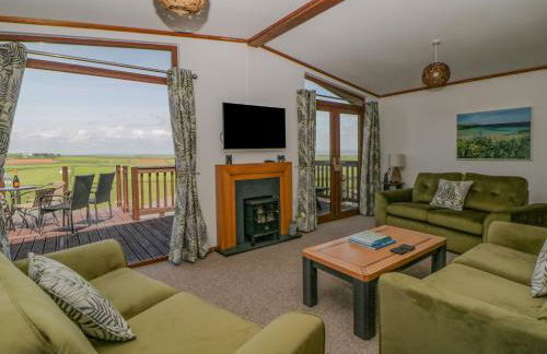 Three Views Lodge - Photo 4