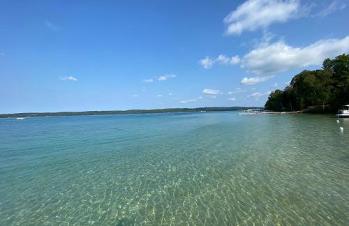 Torch Lake Blue 4BDR Beachfront House ➠ 2364 - Foto 2