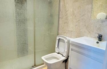 Charming 2 Bedroom Flat with Urban Views - Foto 10