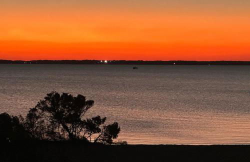 Waterfront luxury w-beach resort-pool-golf-tennis-fishing & views! - Foto 15