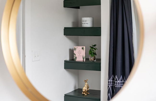 NEW Luxe Pet Friendly Free Parking Downtown - Foto 78