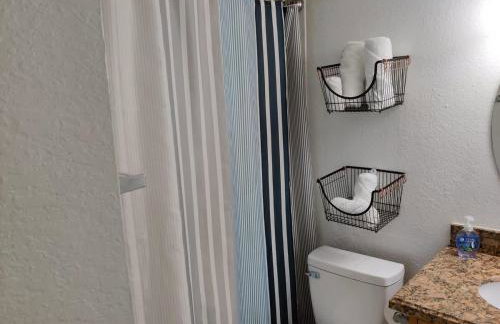 Beautiful 2-Bedroom Condo Near Universal and other Orlando Attractions, King Bed & Wi-Fi - Foto 21