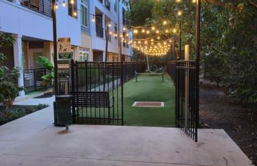 Beautiful Condo on Riverwalk w King Ste Free Parking Pet friendly centrally Located on the Riverwalk - Photo 10