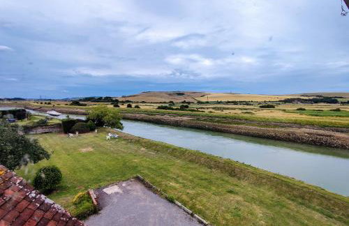 Historic river side cottage - top apartment - Foto 31