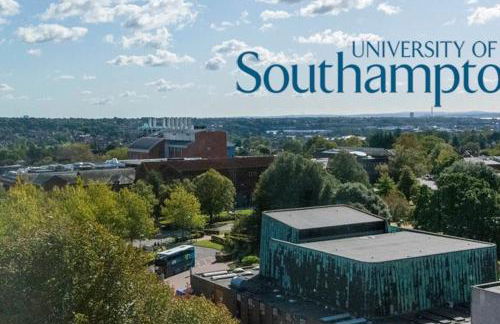 Welcome - BUSINESS or PLEASURE! Southampton 'City Vibes' # Stylish Apartment with Outdoor Courtyard! 1-4 Guests BOOK YOUR CITY BREAK or PRE-CRUISE STAY! CLOSE TO MAYFLOWER THEATRE, UNIVERSITIES, CRUISE TERMINALS, HOSPITALS & SHOPS! - Photo 54