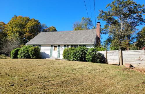 East Granby with AC and WiFi 3 minute to Bradley - Foto 4