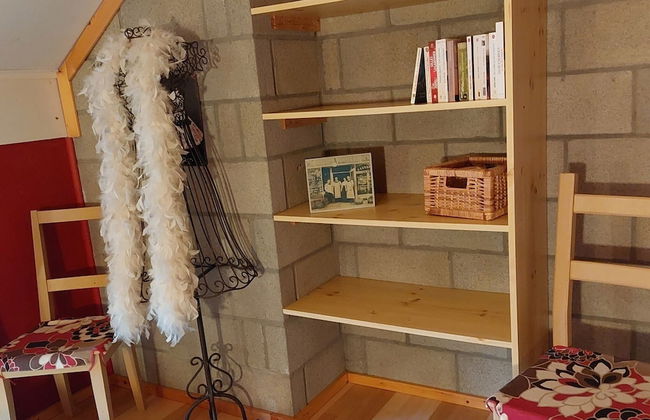 Rustic Holiday Home with Sauna & Hot Tub in Wooded Area - Photo 5