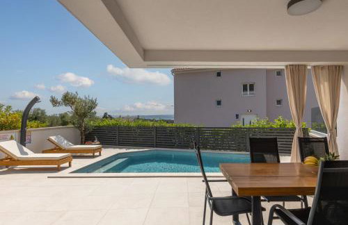 Luxury apartment Marco Polo with a private swimming pool with salt sea water - Foto 15