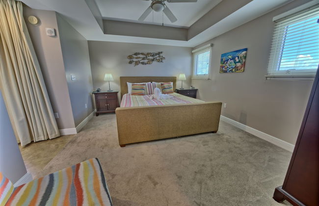 Sterling Breeze - Luxury Beach Front Condo - Photo 29