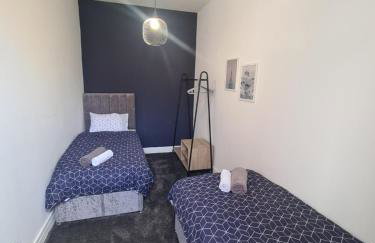 5 bed sleeps 6, 2 miles (7 mins) from city centre - Foto 3