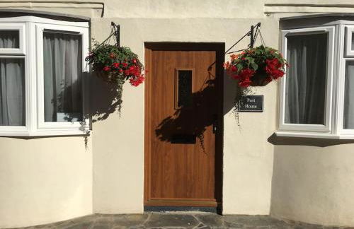 The Post House (Centre of riverside village) - Photo 7