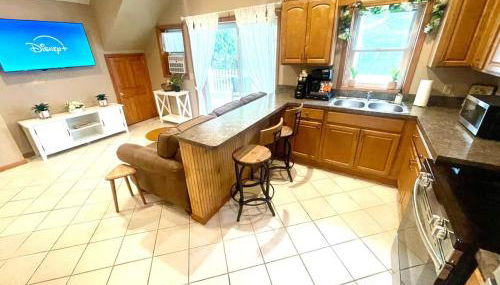 Spacious King Bed Suite at Antique Store - Foto 5