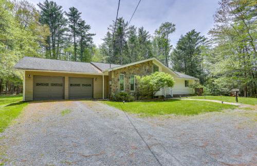 Charming Swan Lake Apartment with Deck! - Foto 31