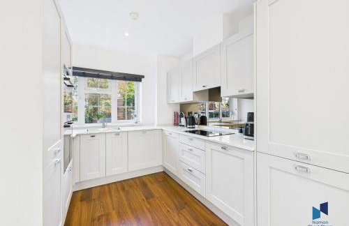 Luxurious 4-Bed Home, Sleeps 12, Free Parking - Foto 22