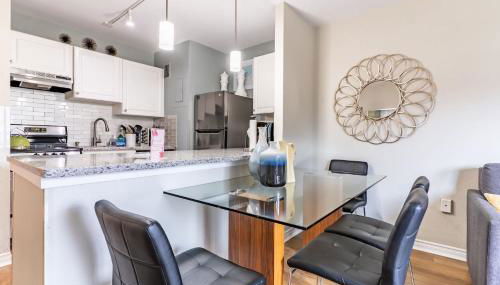 Eclectic Downtown & Cap Hill King bed & Kitchen - Photo 4