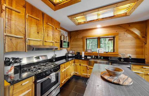 Lazy Lumberjack Hilltop Cabin - Photo 10