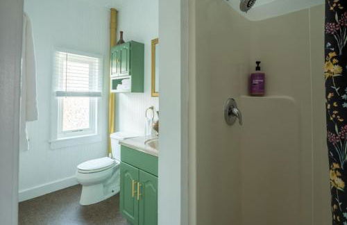 Postmodern Penthouse 1 Min Walk Dining and Shops - Photo 18