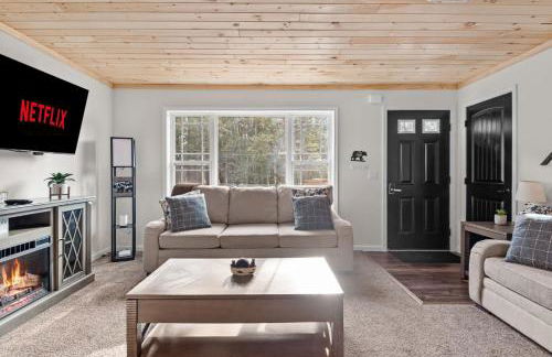 Cozy Cinema Cabin - Hot Tub and More - Foto 9