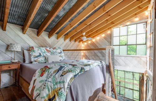 Treetop Hideaways: Luna Loft Treehouse - Foto 1