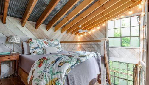 Treetop Hideaways: Luna Loft Treehouse - Foto 1