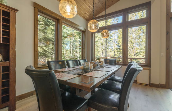 Sawtooth by Avantstay Spacious Pine Tree Cabin w/ Hot Tub - Foto 17