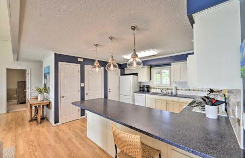 Waterfront Harkers Island Home Sunset View and Dock - Foto 9