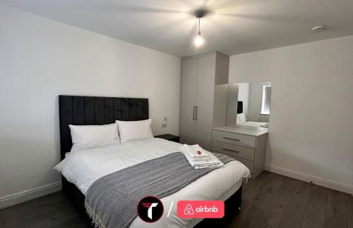 Spacious 4 Bedroom House for 8 Guests Ideal for Families and Contractors, WIFI and Free Parking - Foto 21