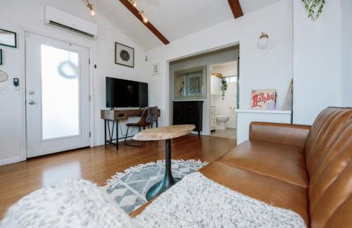 Serene Silver Lake 1 bedroom 1 bathroom Back house With Private Backyard - Photo 39