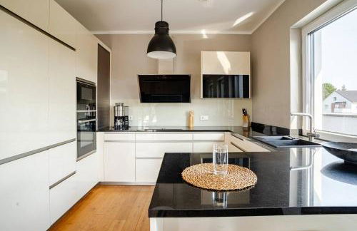 Luxuriöse Wohnung mit Terrasse und Balkon - 24h Check-In - Foto 16