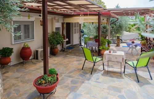 Effie's Maisonette with Detached Studio - Photo 30